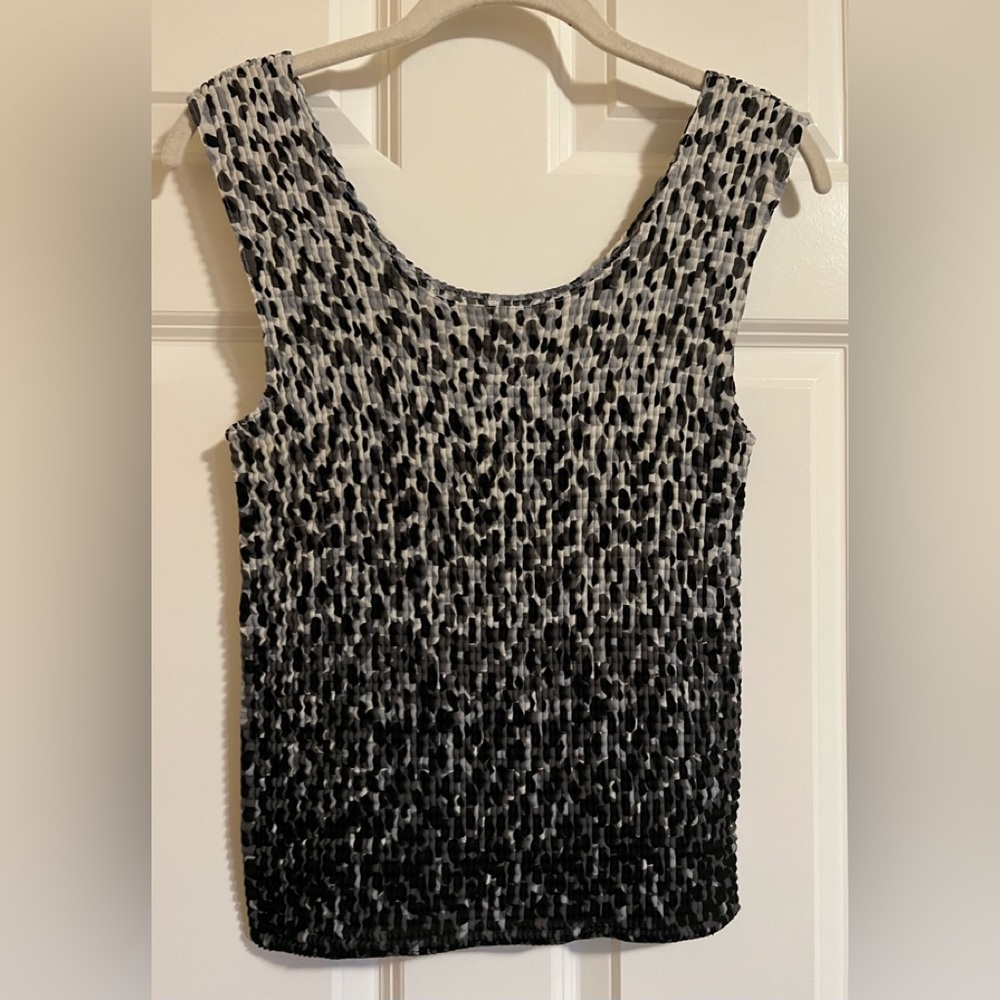 EUC Nicola black and white stretch poly tank.